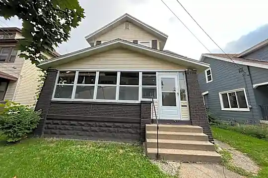 1117 Dayton St SW Photo 1
