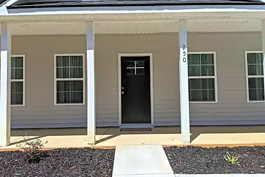 250 Stone Ave Photo 2