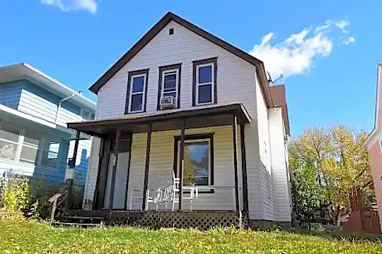 936 Westminster St Photo 1