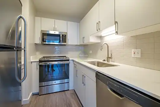 172 N Harbor Dr Photo 1