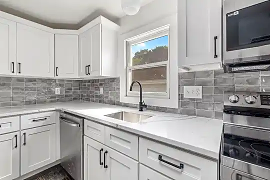 403 Morris Ave Photo 1