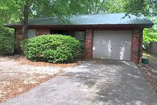 161 Benjamin St Photo 1