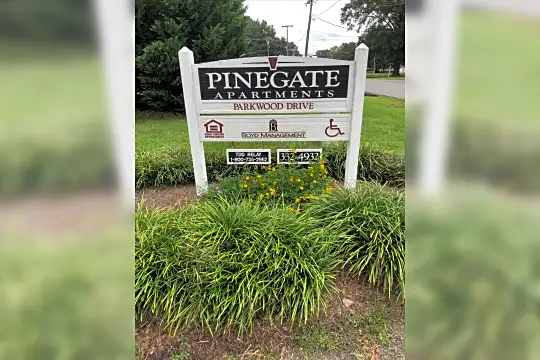 Pinegate Apartments Photo 2