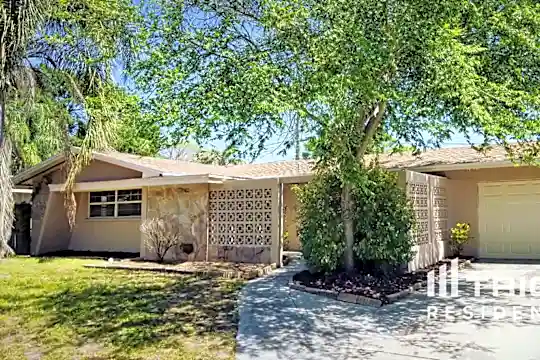 1927 Summit Drive Photo 1