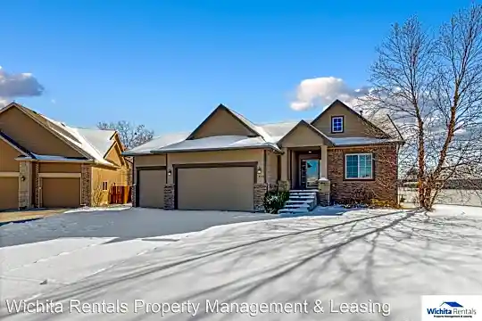 1408 Fountain Ct Photo 2