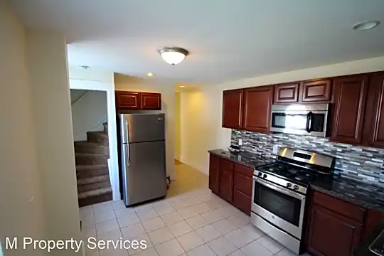 331 E Hector St Photo 2