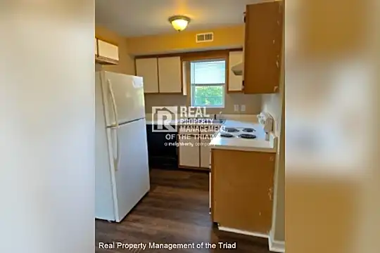 300 Ardale Dr Photo 2