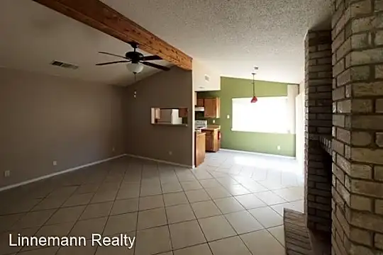 2106 Cimmaron Dr Photo 2