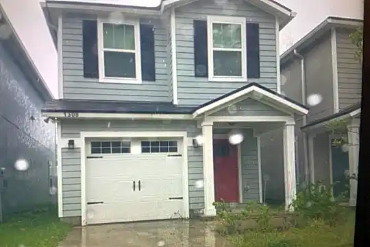 1308 Lake Shore Blvd Photo 1