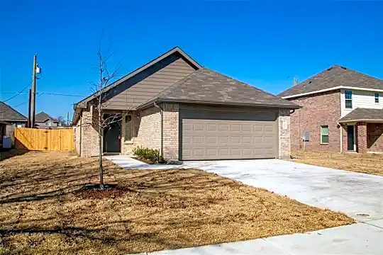 1506 Cardinal Dr Photo 2