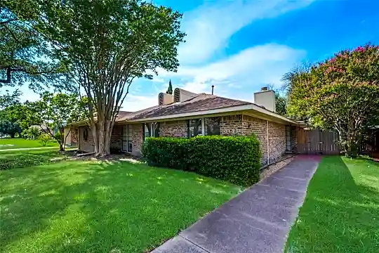 3049 Airhaven St Photo 2