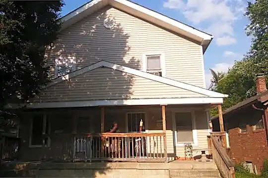 2839 N Gale St Photo 1