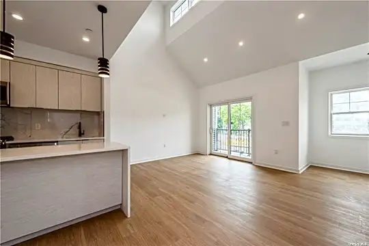 418 Atlantic Ave #209 Photo 2