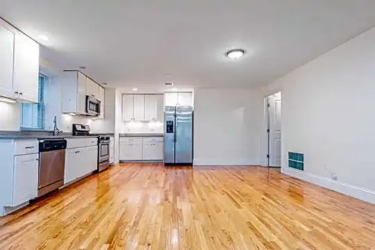 346 Gallivan Blvd Photo 2