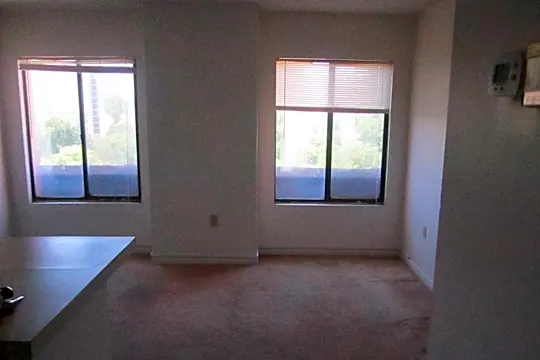 1600 Park Cir Photo 2