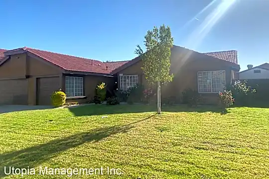 1737 N. Encina Ave Photo 2