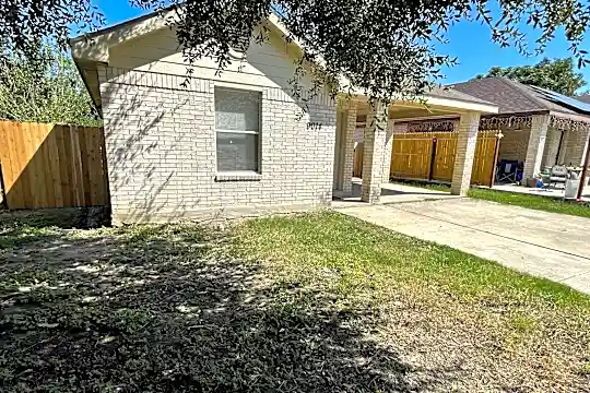 9014 Port Shire Dr Photo 2