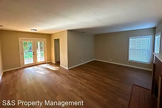 1633 Alabama Ave Photo 2