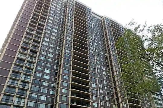 North Shore Towers Photo 1