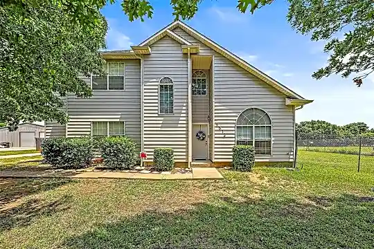 9513 Western Trail Photo 1