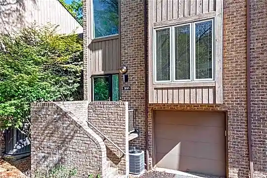 391 Hemlock Ct Photo 2