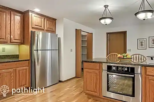 3033 Carpenter Rd SE Photo 2