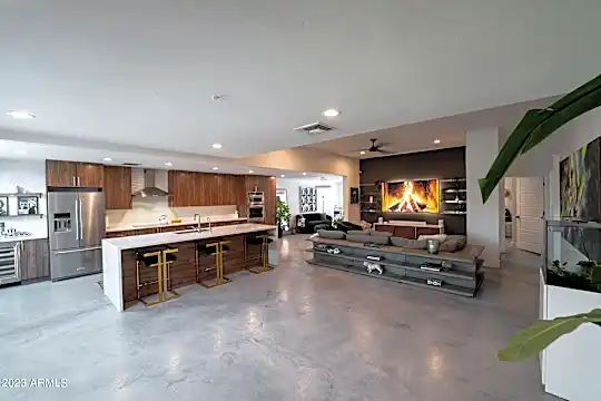 8725 E Monterosa Ave Photo 1