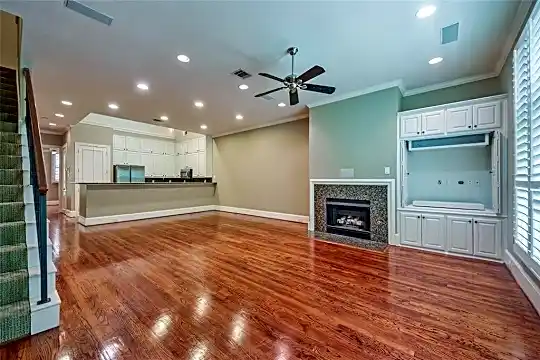 2809 Thomas Ave Photo 2