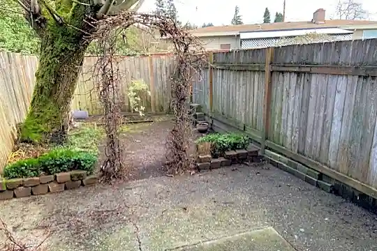 630 M St NE Photo 1
