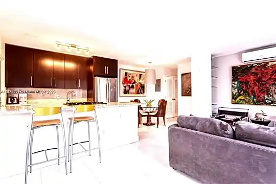 331 Collins Ave #7 Photo 2