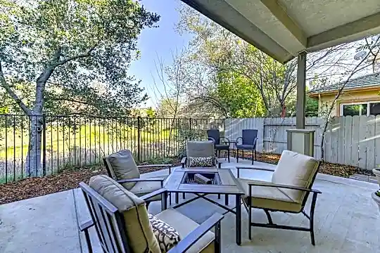 7271 Orchard Cir Photo 2