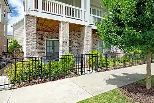 1454 Fairmont Ave NW Photo 2