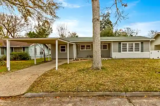 640 Parsons Dr Photo 1