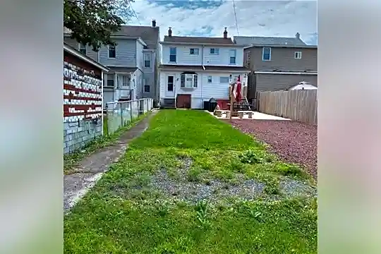 210 W Hazard St Photo 2