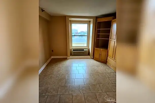 224 E Garden St #427 Photo 1
