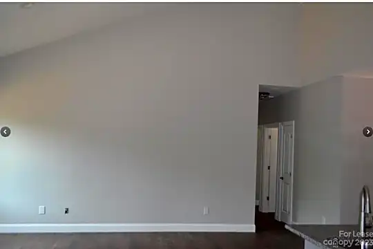 120 Elizabeth St NE Photo 1