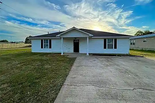 20891 Pine Island Rd Photo 2