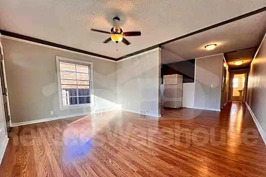 2103 52nd St Photo 2