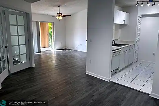 4844 N State Rd 7 #305 Photo 1