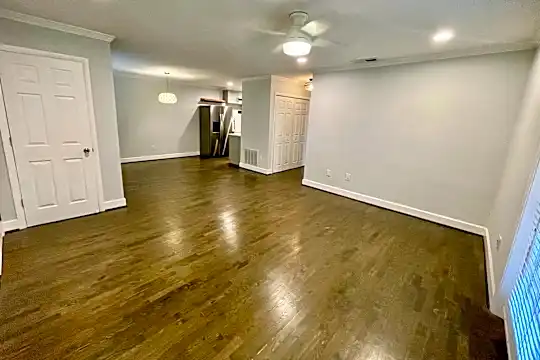 1150 Collier Rd NW Photo 1