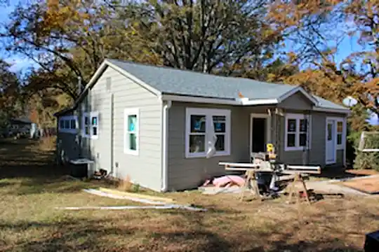 221 Thompson Ave Photo 1