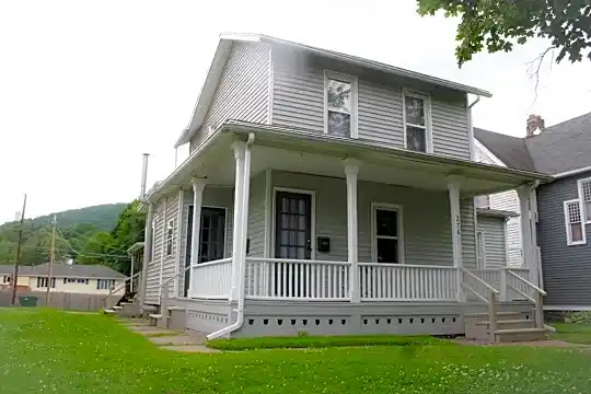 276 E 1st St Photo 1