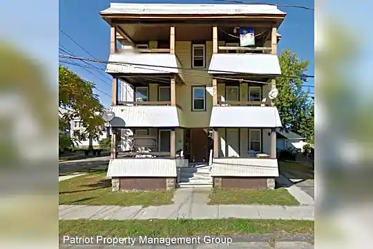 22 Franklin St Photo 1