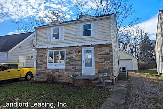 208 15th St Photo 1