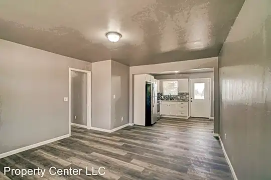 1201 Mark St Photo 2