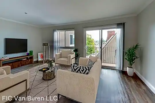 378 Van Buren - Renovated 2bed and 1bed units - Beautiful Building! Photo 2