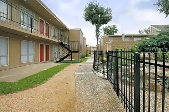 Braeswood Oaks Photo 2