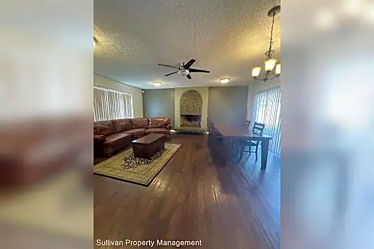3649 Emerald St Photo 2
