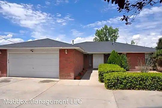 2425 Corona Dr NW Photo 2