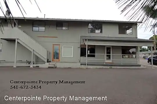 228 NE Ward Ave Photo 1